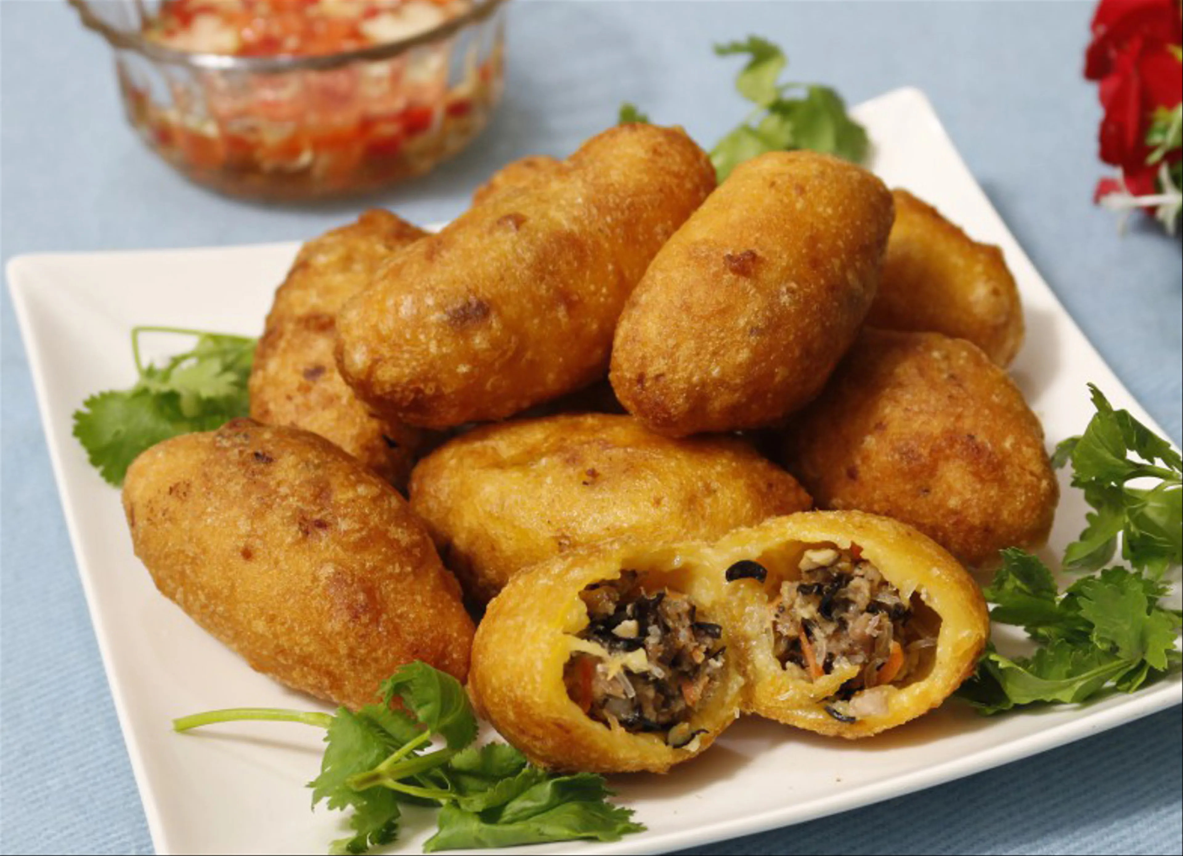 Savory Fried Cakes of Hanoi: A Snack to Captivate Diners