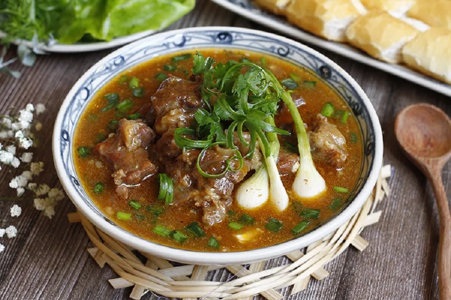 Bread with wine sauce has an irresistible flavor for diners