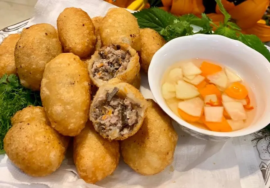Phần nhân bánh cần được nêm vừa vặn để đem lại hương vị tuyệt vời nhất