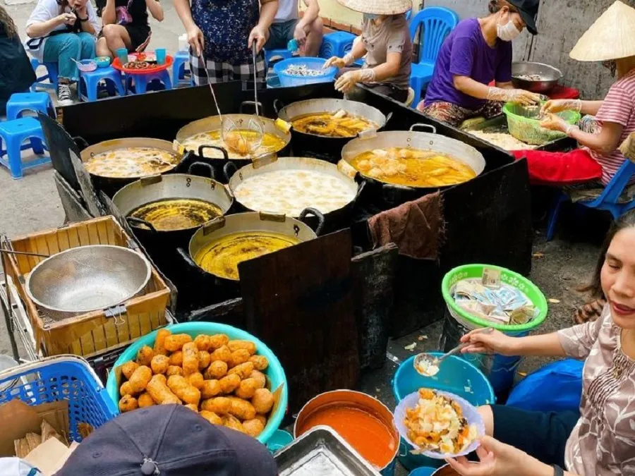 Bánh rán mặn Võng Thị là địa điểm ẩm thực không thể bỏ qua
