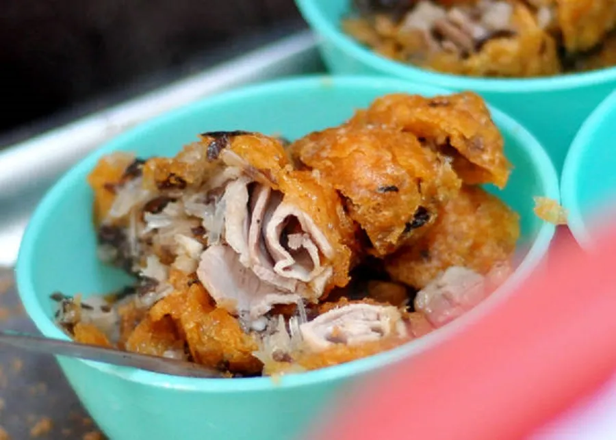 Bánh rán Oanh Oanh luôn có phần nhân bánh đầy đặn