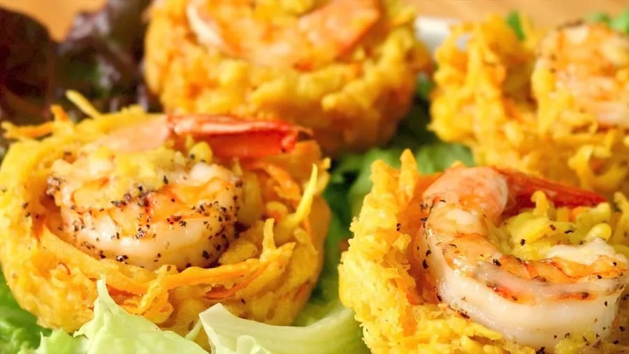 Golden shrimp cakes