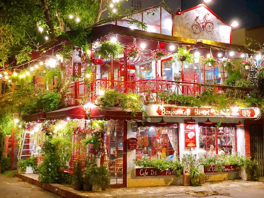 Bonjour Cafe The Art attracts customers at first sight