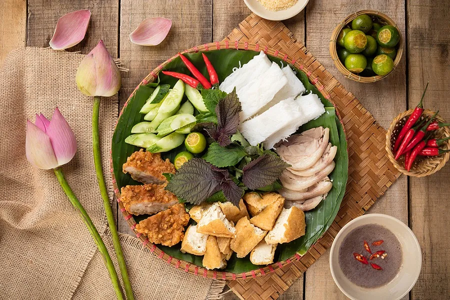 Mắm tôm quyết định sức hút của món bún đậu