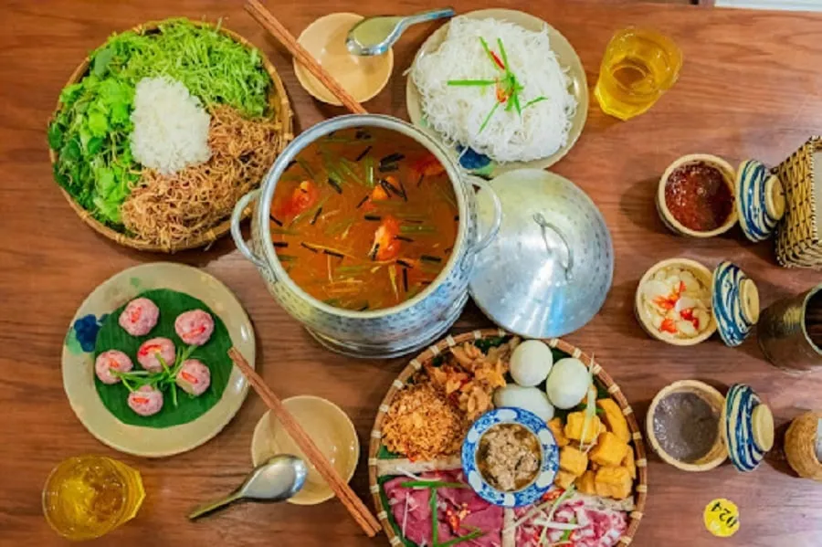 Bún riêu với nước dùng đậm đà