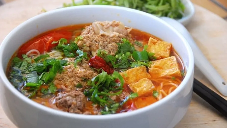 Bún riêu không kén người ăn và mang lại cảm giác thanh mát