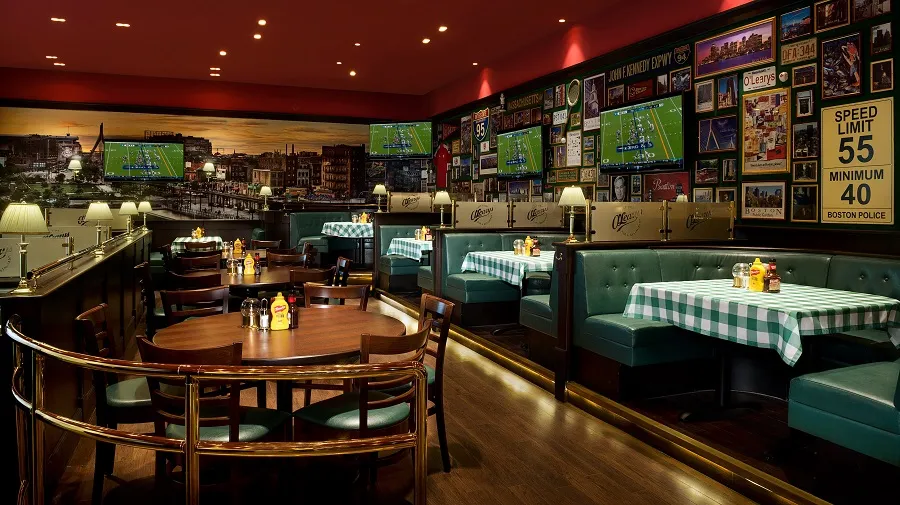 O’Learys Sport Bar được thiết kế rộng rãi, mới lạ