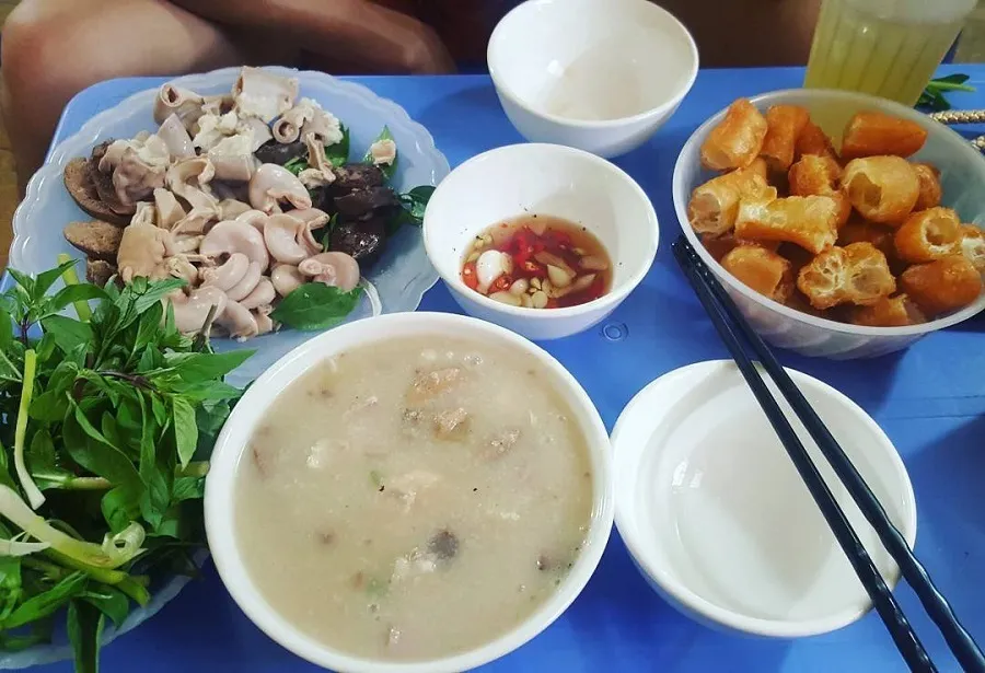 You can eat the tripe with porridge or dip it with fish sauce