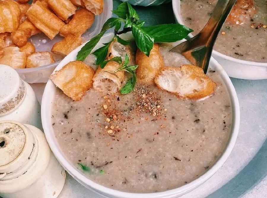 Vietnamese coriander is also eaten with porridge