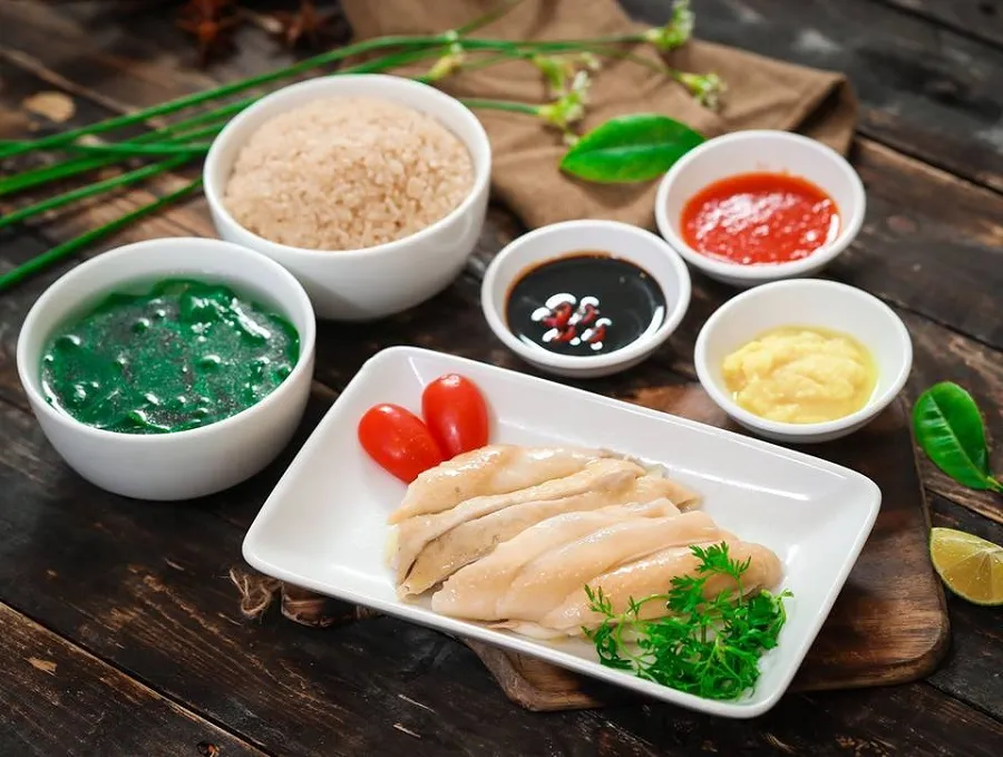Lac Long Quan Hainan chicken rice is famous near and far