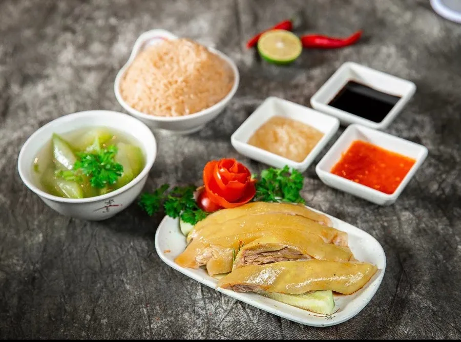 Pamfun Chicken Rice with Hainanese chicken rice with firm meat and sticky rice