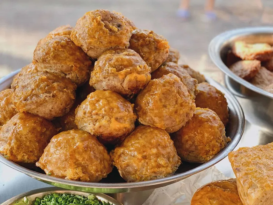 Cơm tấm Ba Há nổi bật với món chả trứng muối
