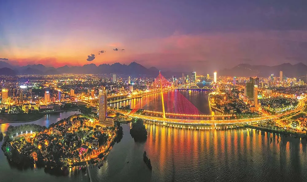 Da Nang at night is gorgeous