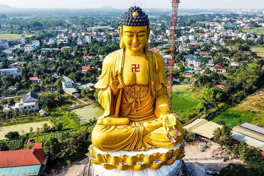 The great statue of Amitabha Buddha is a symbol and a prominent highlight at the pagoda