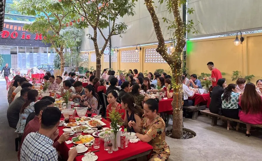 Red Beer is a suitable place for dining and entertainment