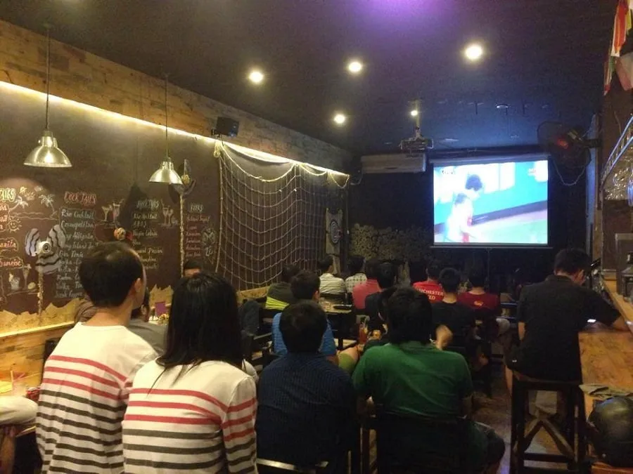 Football Coffee & Live Music nằm ngay vị trí trung tâm Hồ Tây