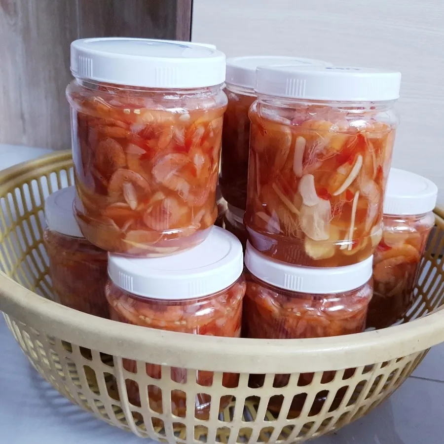 A clean fish sauce soaking box helps ensure that Gia Vien shrimp sauce lasts longer