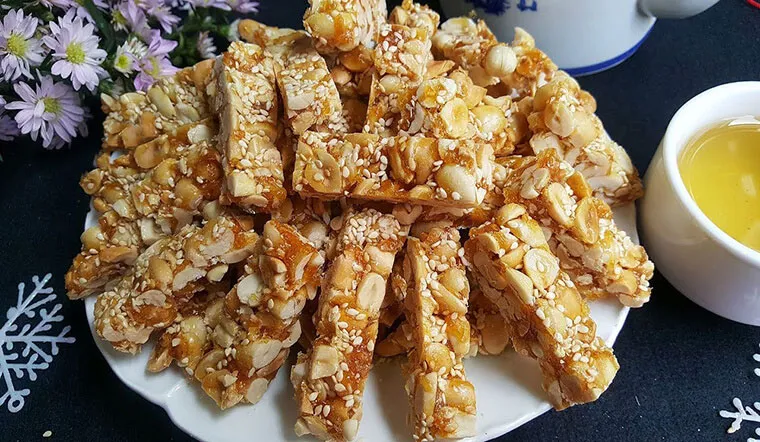 Hãy ghé cửa hàng Kẹo lạc Ông Năm