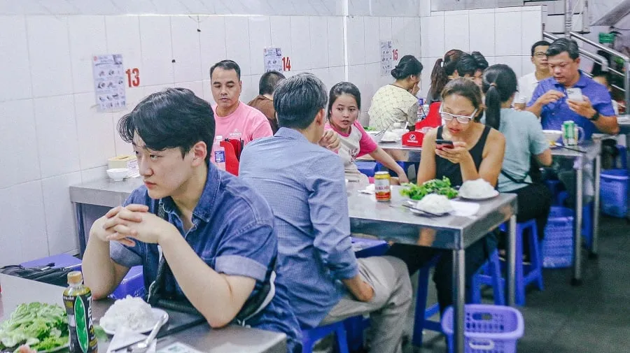 Mỗi ngày quán đều đón một lượng khách lớn
