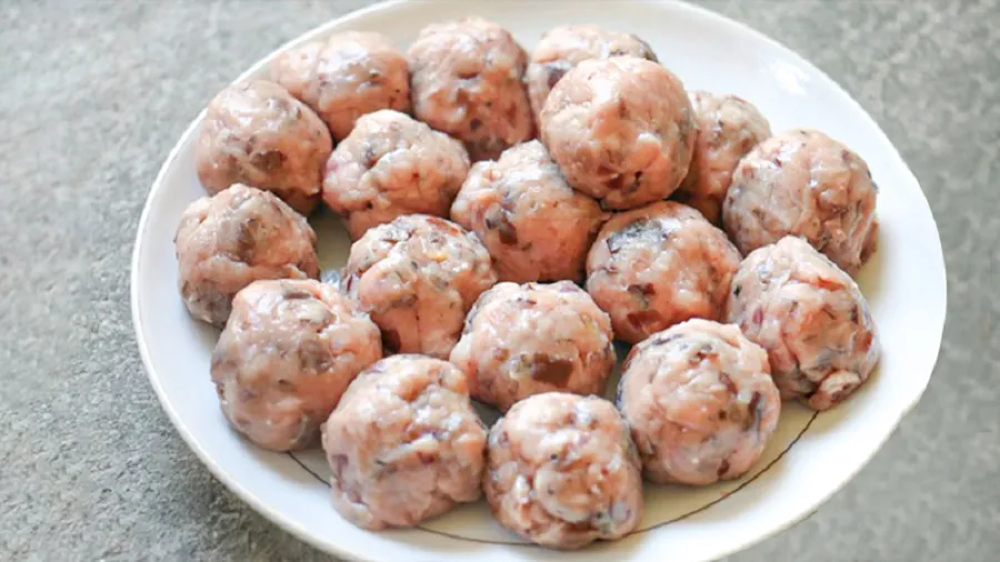 Sprouts are made into bite-sized pieces