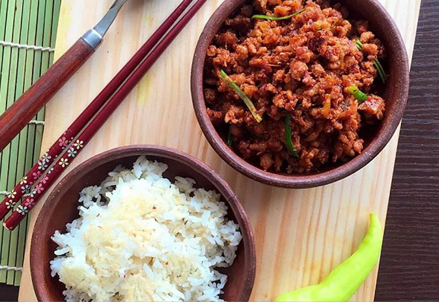 Steamed shrimp paste with minced meat and rice