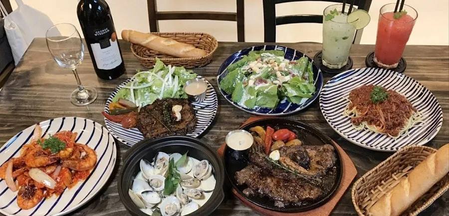Mr. Bistek serves beautifully decorated beef dishes