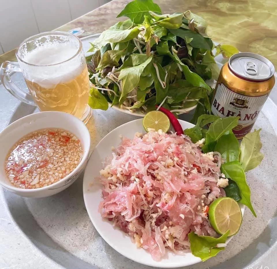 Nem chua Yen Mac is used at drinking parties