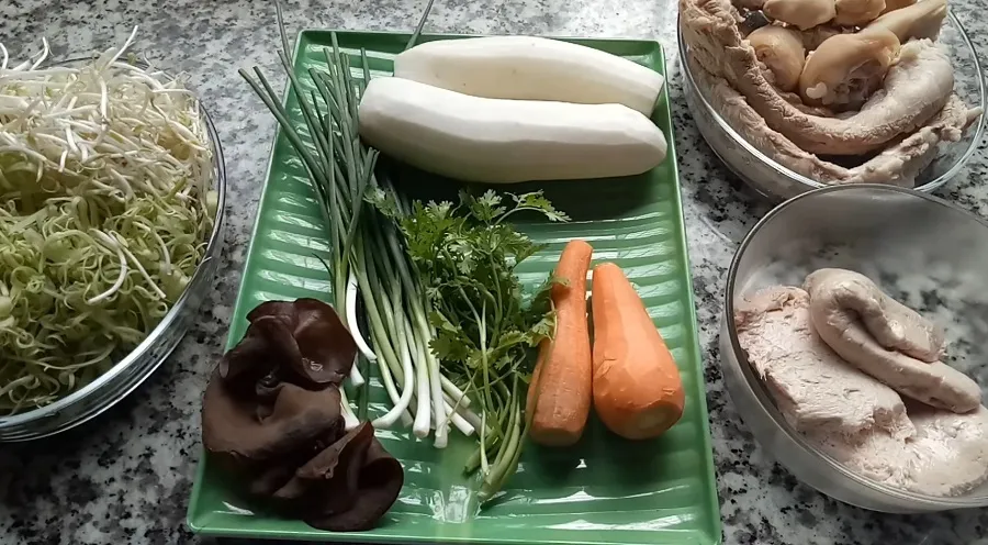 You can easily buy the ingredients to make Ninh Binh vermicelli