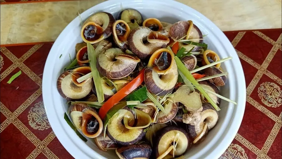 The mountain snail dish at Thang Long Restaurant is created with a delicate flavor