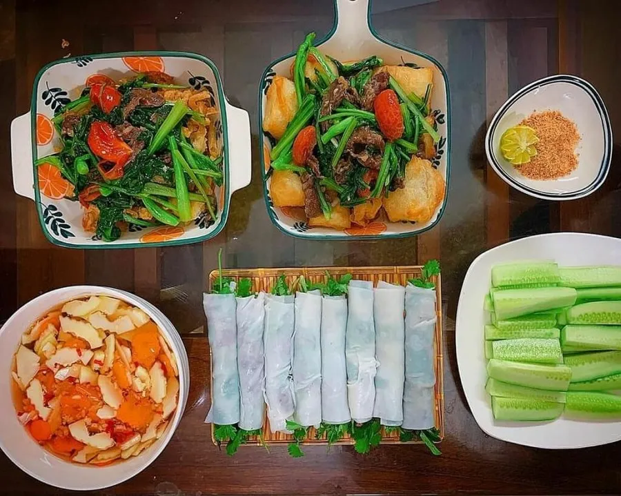 Pho rolls are extremely attractive snacks