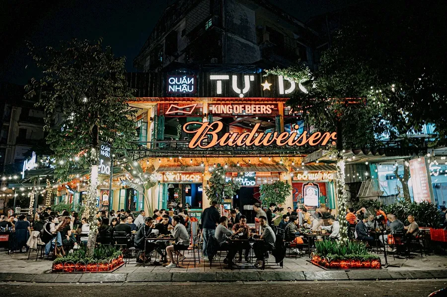 Tu Do pub with many branches