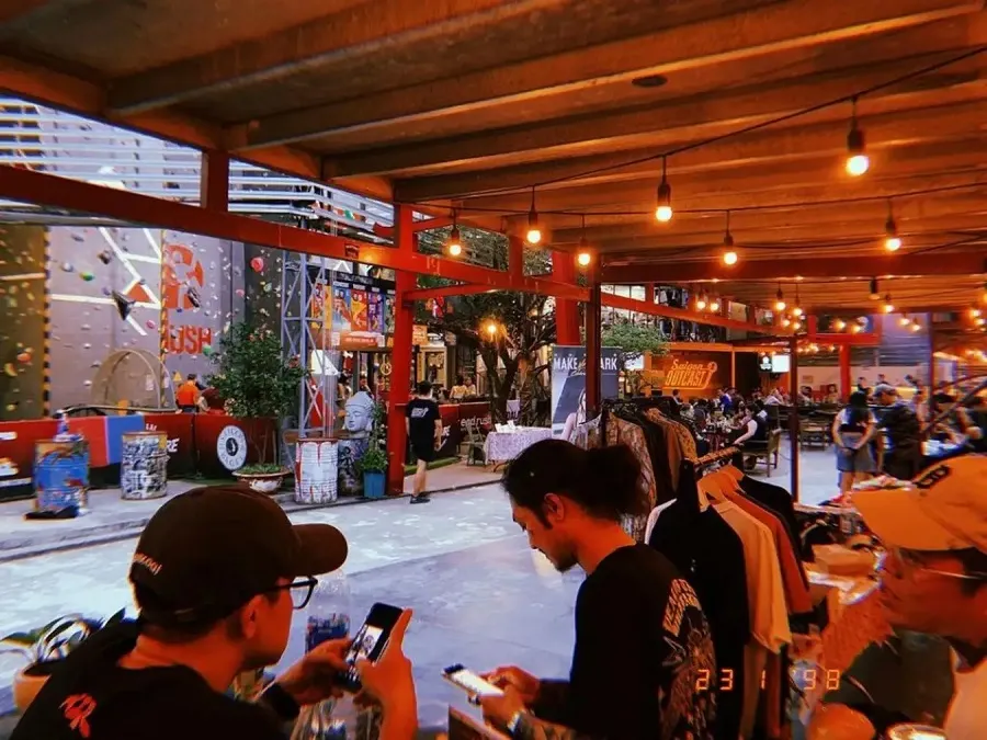 Saigon Outcast District 2 is visited and loved by young people