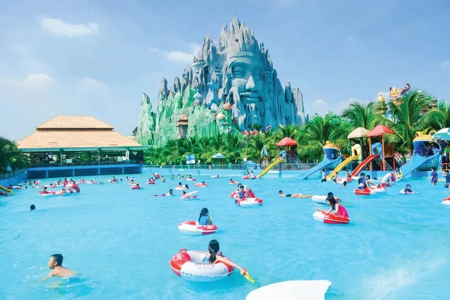 Suoi Tien is famous for its large entertainment space