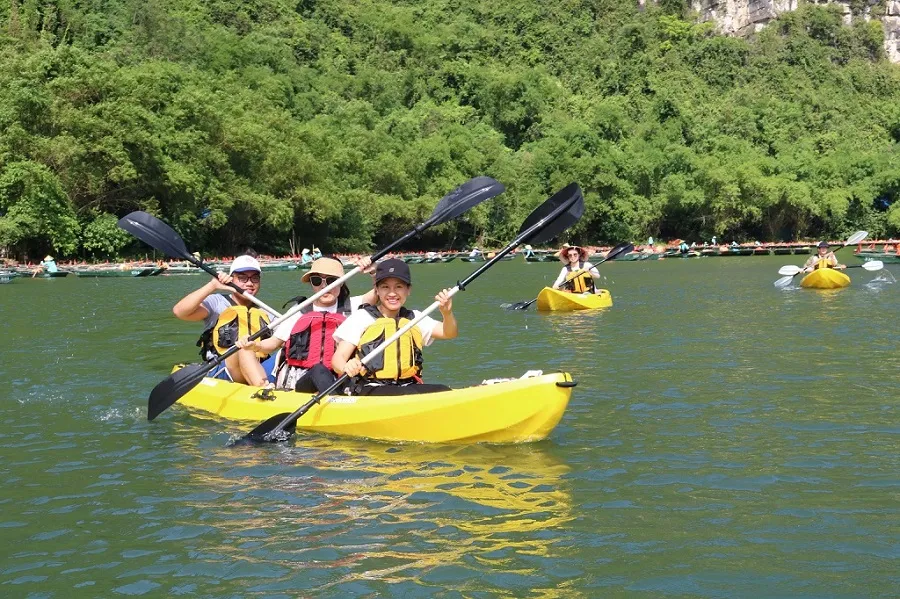 Experiencing climbing a boat yourself always brings visitors excitement