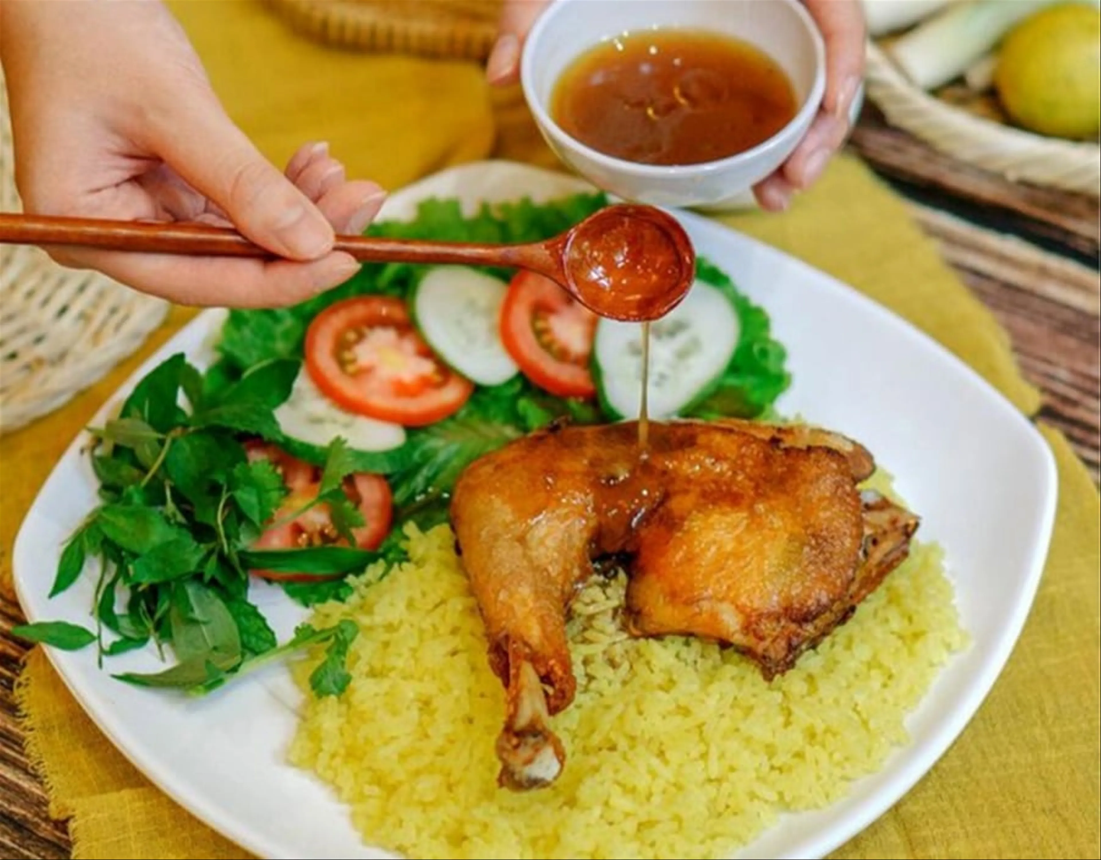 Top 6 Authentic Hainanese Chicken Rice Restaurants in Hanoi