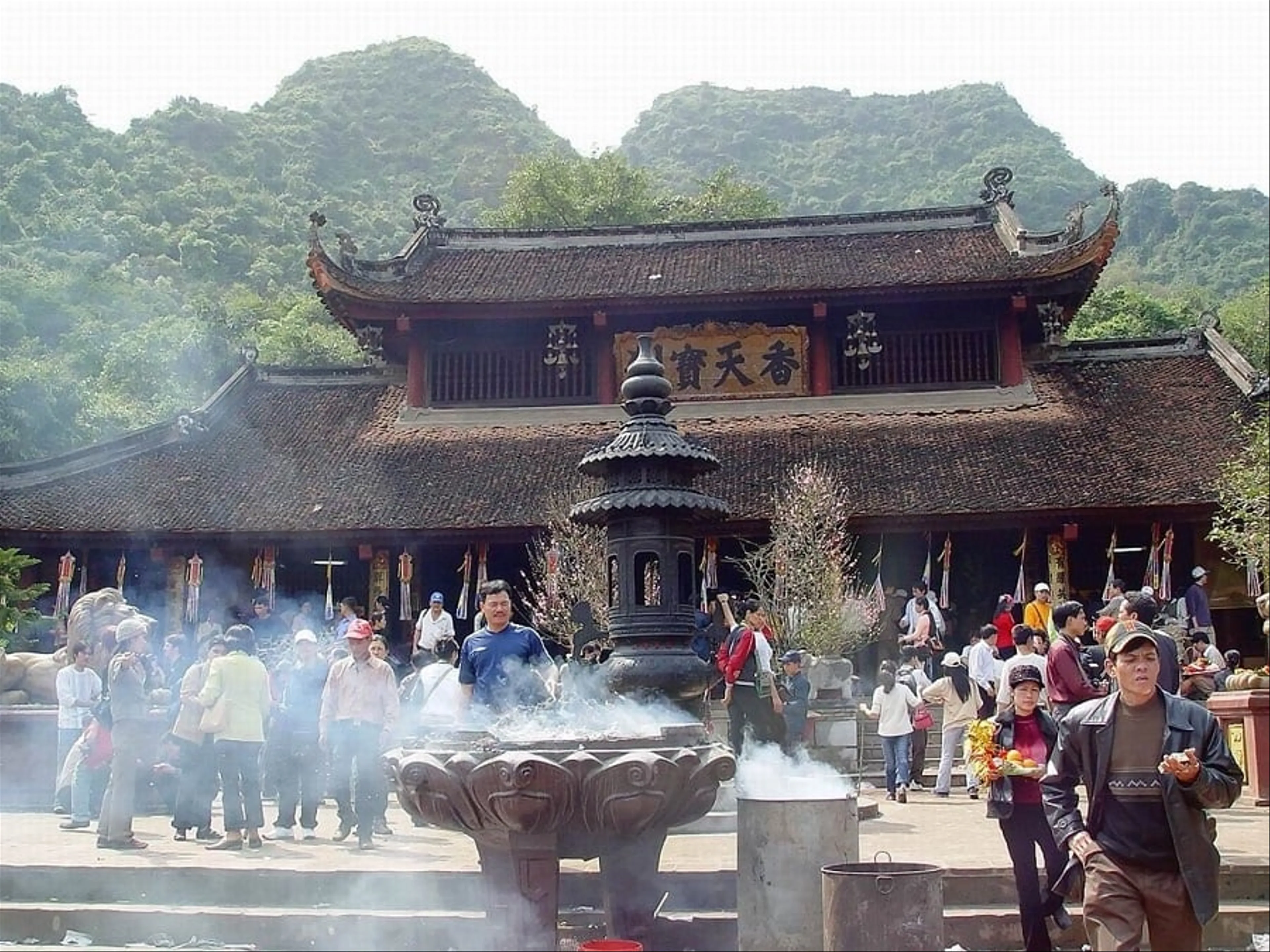 Khám phá cảnh sắc nên thơ và linh thiêng của chùa Hương