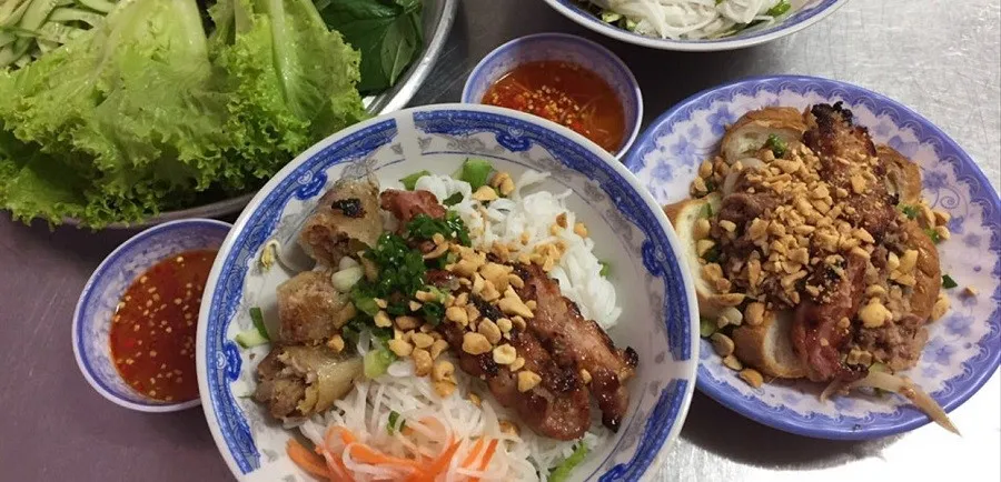 Đậu phộng được thêm vào bún làm tăng độ béo