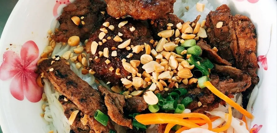 Món bún thịt nướng tăng hương vị với nước mắm