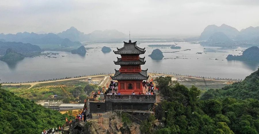 Perfume Pagoda is one of the largest and most famous pagodas in Vietnam