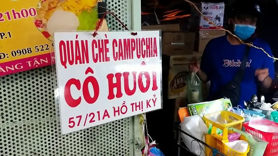 Miss Huoi sweet soup with many attractive Cambodian sweet soup dishes