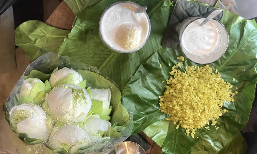 You can enjoy sticky rice with coffee