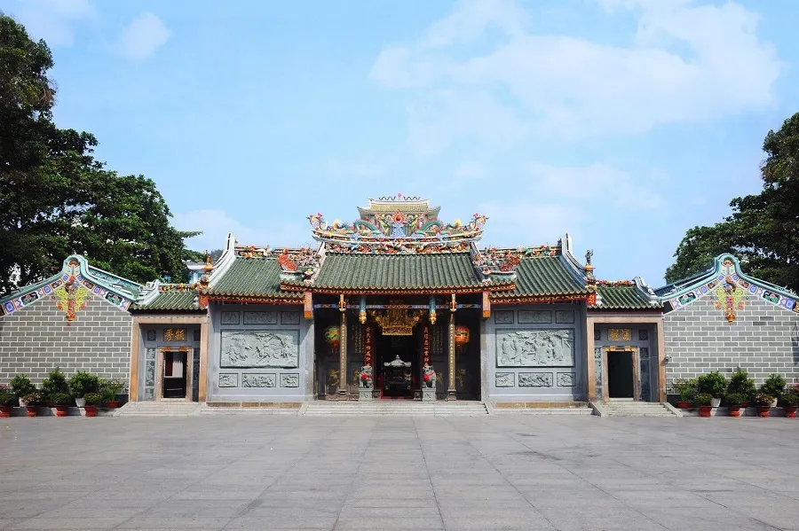 On Lang Assembly Hall with outstanding Chinese architecture