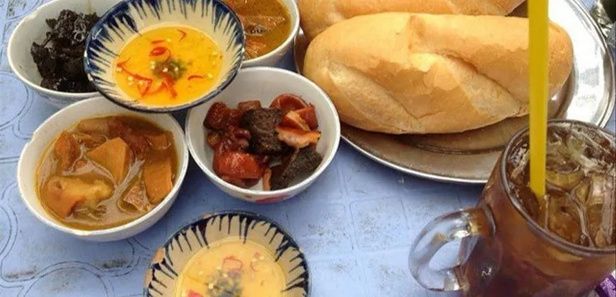 Pha Lau served with bread