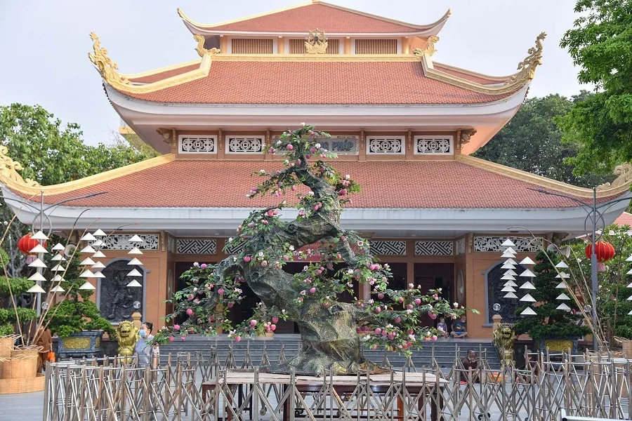 Chùa Hoằng Pháp theo dòng lịch sự vẫn giữ nguyên vẻ uy nghiêm và linh thiêng vốn có