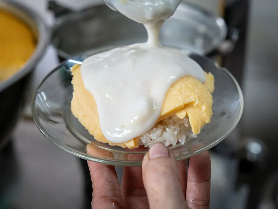 Fatty sticky rice with coconut milk