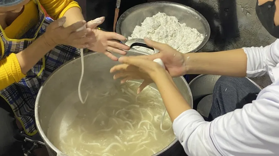 Cháo sẽ đòi hỏi kỹ thuật se bột khéo léo