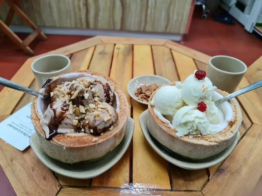 Coconut ice cream is always the perfect choice for summer
