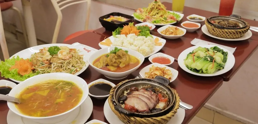 Cơm thố có thể kèm cùng nhiều món ăn kèm khác