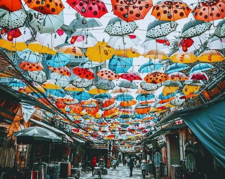 The brilliant umbrella street right in Van Phuc silk village