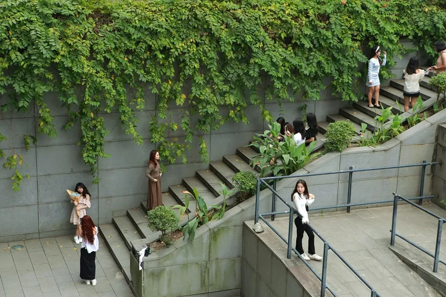 Around the museum there are many poetic angles for taking photos